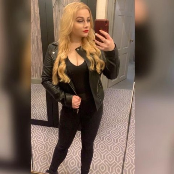 Meet your Posher, Demi - Picture 1 of 1